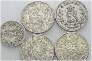Lot 5 stk. 2 kroner 1900 (kantskader/edge nicks), 1913, 1914, 1917 og 1 krone 1895