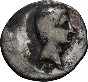 Augustus 27 f.Kr.-14 e.Kr., cistophor, Ephesos 24-20 f.Kr. R: Seks kornaks