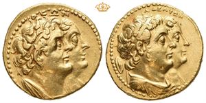 PTOLEMAIC KINGS of EGYPT. Ptolemy II Philadelphos, with Arsinoe II, Ptolemy I, and Berenike I. 285-246 BC. AV mnaieion "oktadrachm" (27,65 g; 27,5 mm)