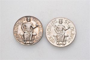 Olavsminne 1930. Lot 2 stk. med og uten opphøyet kant. Eriksen. Sølv. 28 mm