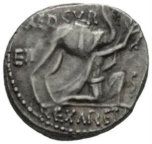 M. AEMILIUS SCAURUS & P. PLAUTIUS HYPSAEUS 58 f.Kr., denarius. Kong Aretas knelende mot høyre ved kamel/Jupiter i quadriga mot venstre