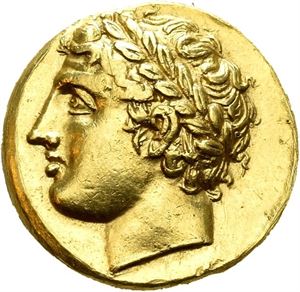 SICILY, Syracuse. 317-289 BC. AV hemistater (4,08 g). Struck under Agathokles, 317-289 BC. Laureate head of Apollo left / SYPAKOSION, Fast biga advancing right, triskeles to right. A few hairlines. Has been mounted. A fine piece in hand.