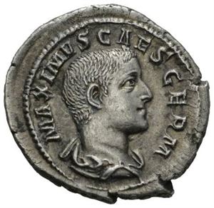 MAXIMUS Caesar 235-238, denarius, Roma 236-238 e.Kr. R: Maximus med faner stående mot venstre