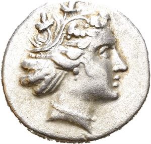 EUBOEA, Hisitaia. Third to early second centuries BC. AR tetrobol (2,46 g). Head of the nymph Hisitaia to right, wreathed with grapes / ISTIAIEON, Hisitaia seated right, on galley stern, holding stylis; wing? on stern; SI monogram and double-axe in exergue. Good metal quality. Lightly toned.