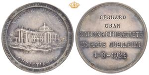 Nationaltheatrets 25 aars jubilæum 1-9-1924. Tildelt Gerhard Gran. Throndsen. Sølv