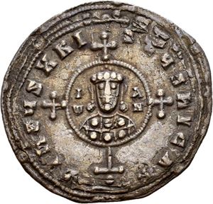 Johannes I Tzimisces 969-976, milaresion, Constantinople. Kors på to trinn med hode av Johannes i midten/Skrift i 5 linjer