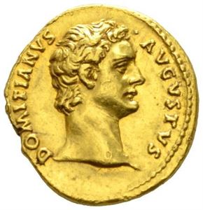 DOMITIAN 81-96, aureus, Roma (7,53 g). R: Domitian i quadriga mot venstre
