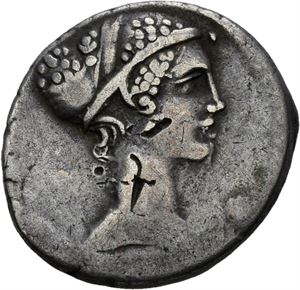 T. Carisius 46 f.Kr., denarius. Hode av Sibyl Herophile mot høyre/Sfinx mot høyre. Små testmerker/minor test marks