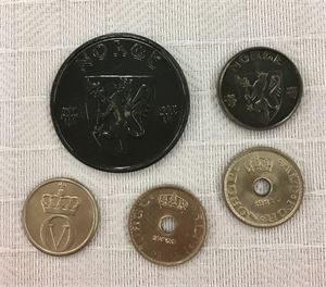 Lot 5 stk. 10 øre 1926, 1940, 1941, 5 øre 1944 og 1 øre 1945