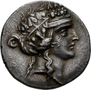 THASOS, 148-90/80 f.Kr.,. Tetradrachme (16,78 g). Hode av Dionysos mot høyre/Herakles stående