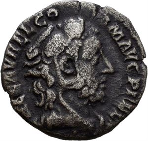 Commodus 177-192, denarius, Roma 192 e.Kr. R: Innskrift innenfor laurbærkrans