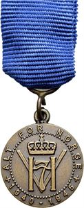 Haakon VII. Frihetsmedaljen. Bronse med bånd. Miniatyr. 16 mm