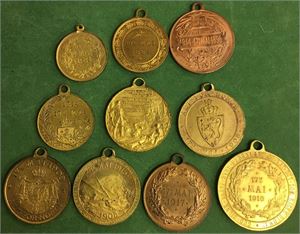 Lot 10 stk. 1881, 1891, 1894, 1896, u.år, 1906, 1909, 1915, 1916 og 1917. Forgylt bronse