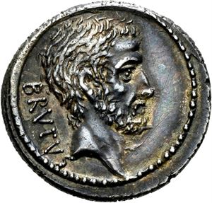 M. Junius Brutus 54 f.Kr., denarius. Hode av L.Junius Brutus mot høyre/Hode av C. Servilius Ahala mot høyre. Prakteksemplar/choice