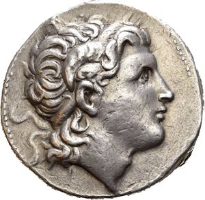 KINGS of THRACE, Macedonian. Lysimachos (305-281 BC). Sardes mint. Struck ca. 297-282 BC. AR tetradrachm (17,11 g). Diademed head of Alexander the Great right, wearing horn of Ammon / ??S???OS ??S??????, Athena sitting on throne, holding Nike and resting arm on grounded shield; spear behind; monogram to outer and inner left. Wonderful light grey even toning.