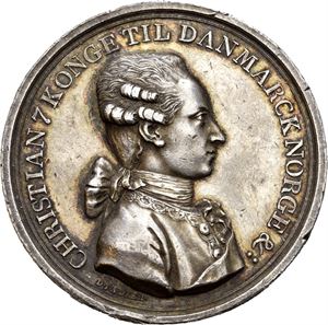 Arveprinsens belønningsmedalje 1776. Adzer. Sølv. 43 mm. Små riper og kantskader/minor scratches and edge nicks