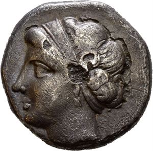 CALABRIA, Taras. Campano-Tarentine series. Circa 281-228 BC. AR nomos (6,12 g). Diademed head of Satyra left / Young nude on horseback riding left, placing wreath on horse´s head. TA and dolphin below. Corrosion pits and roughness. Dark old cabinet toning.