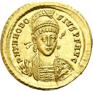 Theodosius II 402-450, AV solidus, Constantinople 408-420 (4,43 g). Helmeted and cuir. bust three-quarter face to r., holding spear and shield/Constantinopolis std. facing, holding sceptre and Victory on globe