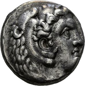 MAKEDONIA, Alexander den store 336-323 f.Kr., tetradrachme, Aradus (17,06 g). Hode av Herakles i løveskinn mot høyre/Zeus sittende mot venstre. Innrisninger/grafitti