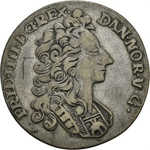 FREDERIK IV 1699-1730. KONGSBERG. 1 mark 1718. Samtidig forfalskning/contemporary counterfeit. Ripe/scratch