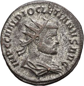 Diocletian 284-305, antoninian, Heraclea 293-294 e.Kr.. R: Diocletian styående mot høyre og mottar Victoria fra Jupiter. Fullt sølvbelegg