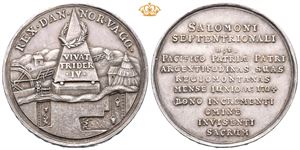Frederik IV. Kongens besøk på Kongsberg 1704. Ukjent medaljør. Sølv. 43 mm