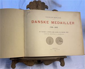 Vilhelm Bergsøe 1897 Danske Medailler 1799-1892. Med XV tavler.
