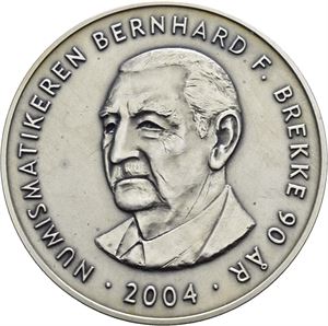Numismatikeren Bernhard F. Brekke 90 år 2004. Rise. Sølv. 50 mm