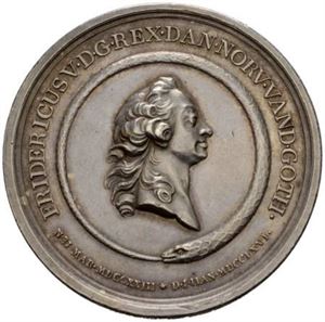 Christian VII, Frederik V`s død 1766. Adzer. Sølv. 53 mm