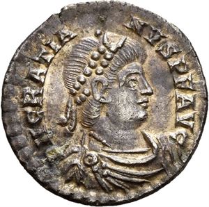 Gratian 367-383, AR siliqua, Treveri 368-375 (2,01 g). His diad. head r./Roma std. left on throne holding Victory and globe and resting on spear or sceptre