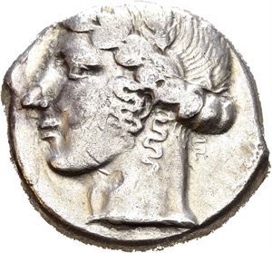SICILIA, Leontini. 430-425 f.Kr. AR tetradrakme (16,50 g). Advers: Hode av Apollo mot venstre. Revers. Løvehode mot høyre omkranset av tre rugkorn og et laurbærblad.