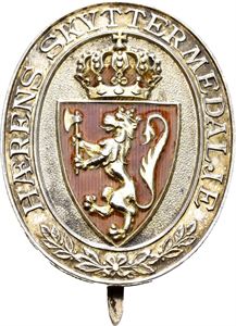 Hærens Skyttermedalje 1910 utgave. Sølv med rød emalje. 33x40 mm
