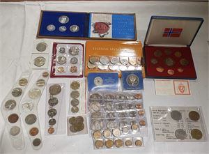 Lott med myntsett fra forskjellige land (Østerrike, Island, Svalbard, Danmark)