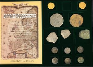 Rundesett med 2 stk. Utrecht, dukat 1724 (F.285, KM.7.2) og 11 sølvmynter. I eske med sertifikat fra Oslo Mynthandel a/s i 1979