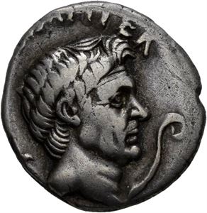 Sextus Pompeius d.35 f.Kr., denarius, Sicilia 42-40 f.Kr. Hode av Pompeius den store mot høyre/Neptun stående mellom de Catanaeanske brødre. Liten blankett/small plsanchet