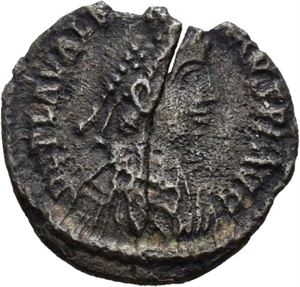 Valentinian III 425-455, 1/2 siliqua, Ravenna 425-435 e.Kr. R: Victoria gående