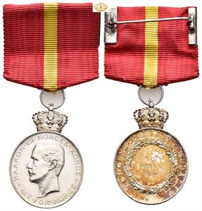 Haakon VIIs fortjenstmedalje. Sølv 28 mm
