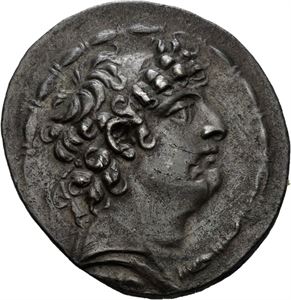 Philip, Philadelphos 93-83 f.Kr., tetradrachme (15,88 g). Hans hde mot høyre/Zeus sittende mot venstre