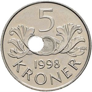 5 krone 1998 skjevt hull