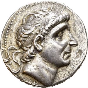 SELEUKID KINGS of SYRIA. Antiochos II Theos (261-246 BC). AR tetradrachm (16,68 g). Seleukeia on the Tigris mint. Diademed head of Antiochos I to right / ??S???OS ANTIOXOY, Apollo seated left on omphalos, holding arrow and grounded bow; monograms in outer left and right field. Numerous small cleaning scratches and some smoothing on reverse. Lightly toned.