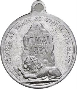 1897. Løve ved bauta. Aluminium