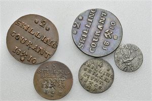 Lot 5 stk. 8 skilling, 4 skilling 1809 (2) (sølv, en preget på en meget liten blankett) og 2 skilling 1810 (2)