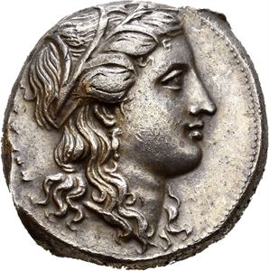 SICILY, Syracuse. 310-305 BC. AR tetradrachm (17,38 g). Struck under Agathokles, tyrant of Syracuse 317-305 BC. KOPAS, Head of Kore-Persephone right, wreathed with grain / ?G?OOK?EIOS, Nike standing right, raising trophy; triskeles to right. Good surfaces and lightly toned.