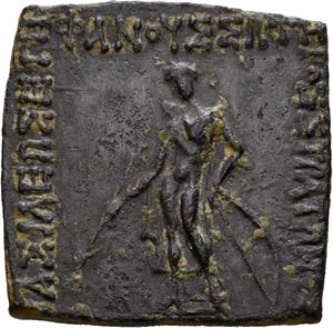 BAKTRIA, Indo-Greek Kingdom. Strato I (circa 105-80 BC). Æ quadruple Unit (10,01 g). Indian module. Apollo standing facing, holding grounded bow and arrow / Tripod; monogram in inner left field. Dark green patina with earthen deposits. Rare.