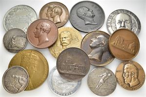 Lott 27 medaljer fra hele verden. Noe sølv