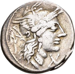 M. PAPIRIUS CARBO 122 f.Kr., denarius. Hode av Roma mot høyre/Jupiter i quadriga mot høyre