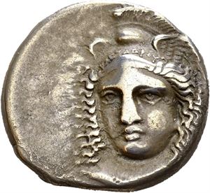 LUCANIA, Velia. Circa 350-310 BC. AR didrachm (7,50 g). Obverse and reverse dies signed by Kleudoros. Head of Athena facing, wearing Phrygian helmet with crest and winges. Signature K?EY?O?OY on front of bowl / ?????O?, Lion standing left, devouring prey; F between legs; Signature as monogram between back legs of the lion. Obverse struck off centre. Beautiful old cabinet toning. Usual die-break on reverse. Rare.