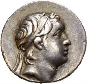 KINGS of CAPPADOCIA. Ariarathes V Eusebes Philopator (circa 163-130 BC). AR drachm (4,18 g). Dated RY 32 (=130 BC). Diademed head of Ariarathes V to right / BASI?EOS APIAPATOV EVSEBOVS, Athena standing left, holding Nike and round shield, spear behind; monograms in outer left, inner left and outer right fields: G? (regnal date) in exergue. Nicely toned.