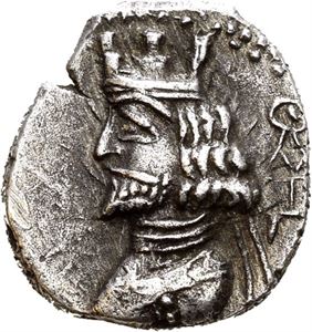 KINGS of PERSIS. Ardaxšir (Artaxerxes) II. 1st century BC. AR hemidrachm (2,04 g). Bearded bust left, wearing diadem with two ties and mural crown; monograms behind / Artaxerxes standing left, holding sceptre and sacrificing before altar. Toned.