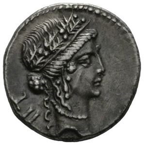 JULIUS CAESAR d.44 f.Kr., denarius, Hellas 48 f.Kr. Hode av Clementia (?) mot høyre/Krigstrofè. Tallet 52 (LII) på adversen refererer sannsynligvis til Caesars alder